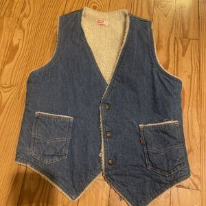 Vintage Levi's Denim Jean Vest Jacket Size Medium Blue Sherpa Lined Orange Tab